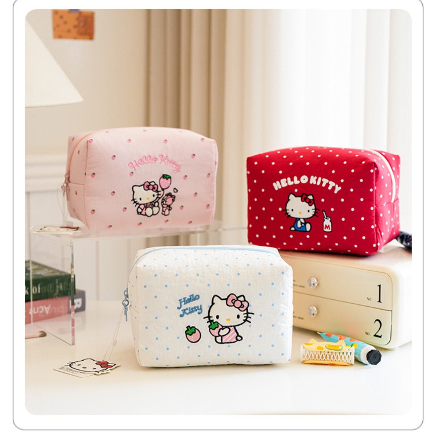 Skincare D'Alba - Aardbeienmelk Cartoon Hello Kitty zachte katoenen