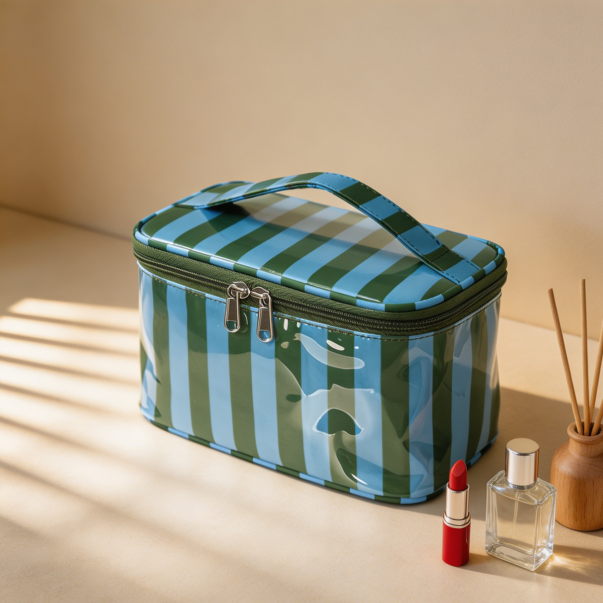 Cosmetische tas met PVC-streep - Skincare D'Alba recensie en prijs